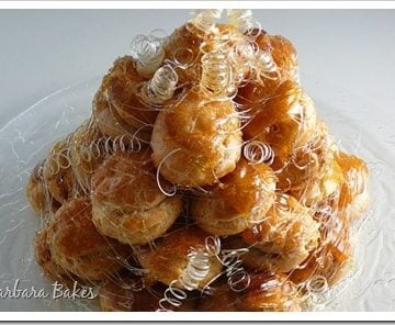 Featured Image for post Daring Bakers’ Croquembouche aka a Cream Puff Tower