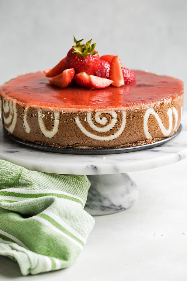 strawberry-lemon-cheesecake-entremet-on-cake-stand