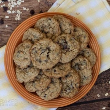 Featured Image for post Perfect Chocolate Chip Oatmeal Cookies