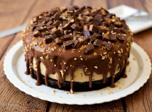 Featured Image for post Peanut Butter Cheesecake Chocolate Cake