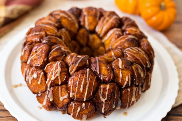 Featured Image for post Overnight Pumpkin Monkey Bread with Maple Icing 