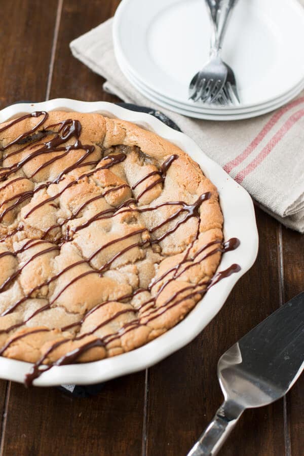 Reese\'s Peanut Butter Marshmallow Cookie Pie