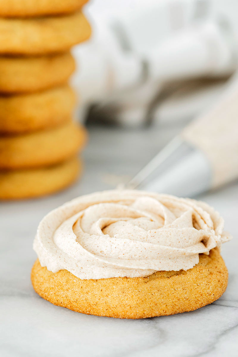 frosted churro cookie with buttercream