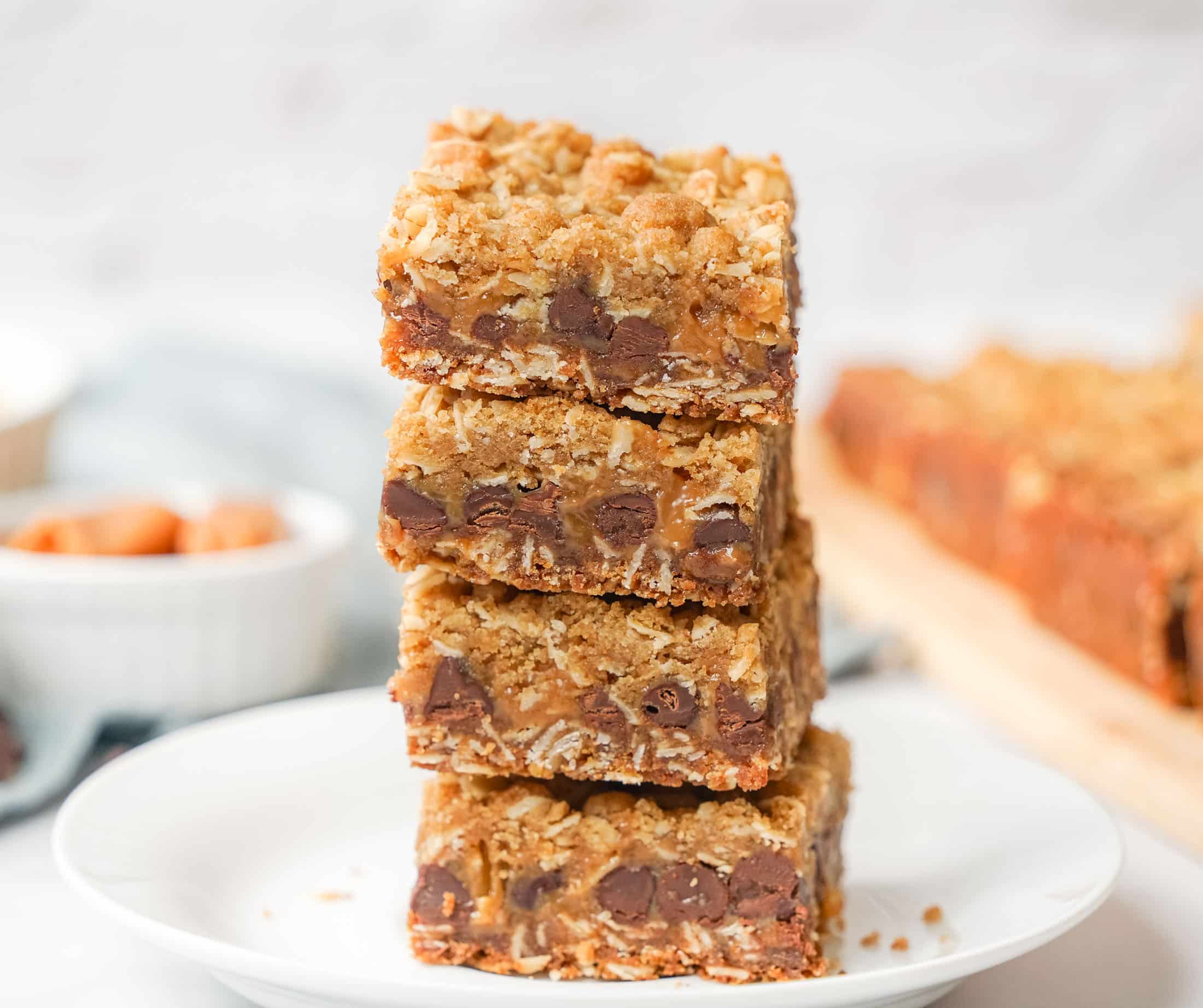 These Carmelitas have sweet, crumbly oatmeal cookie layers sandwiching a creamy caramel and chocolate chip filling for the perfect combination of gooey, melty, and crispy in every bite. via @barbarabakes