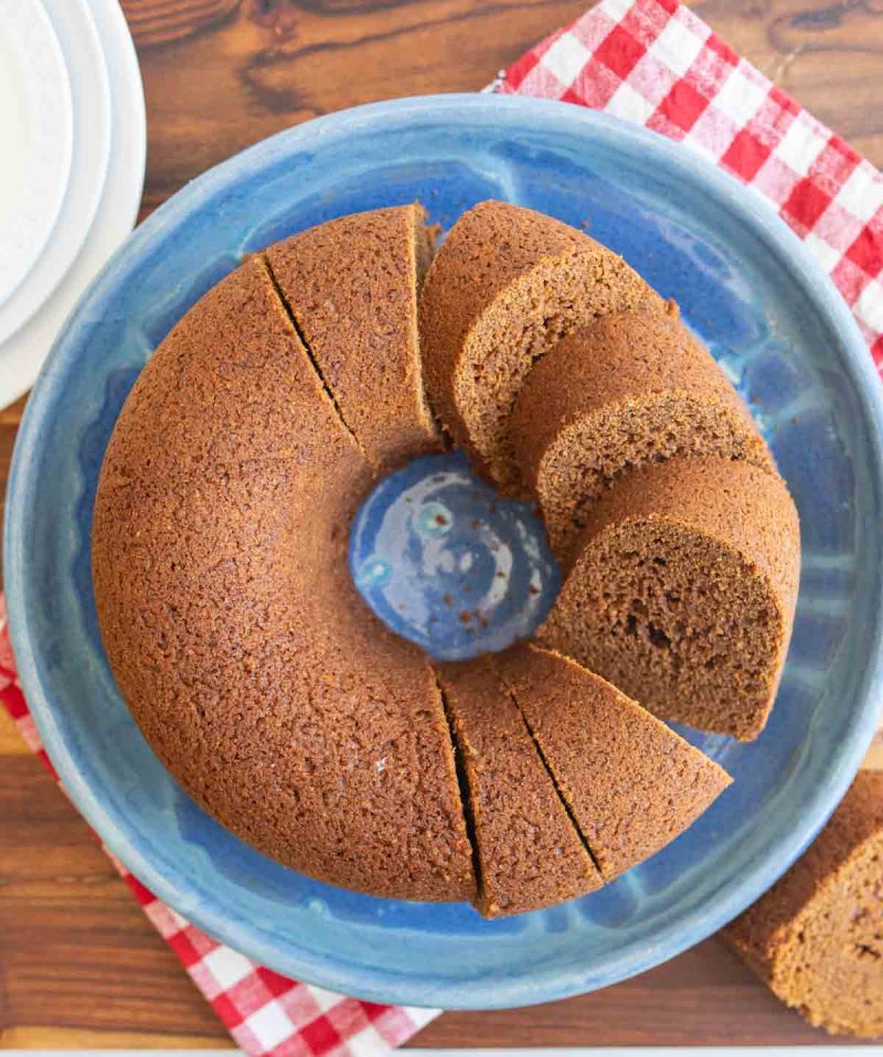 top view of brown bread in a circle bundt shape sliced