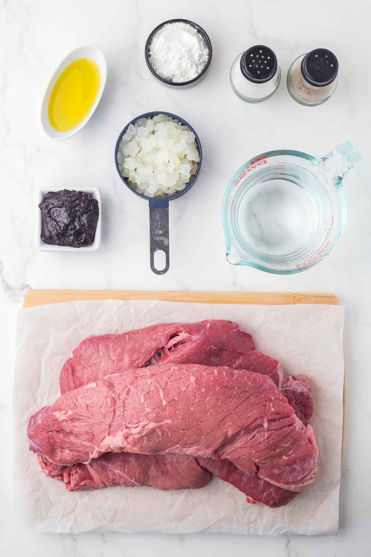 top view displaying the portioned ingredients for round-steak beef and gravy recipe